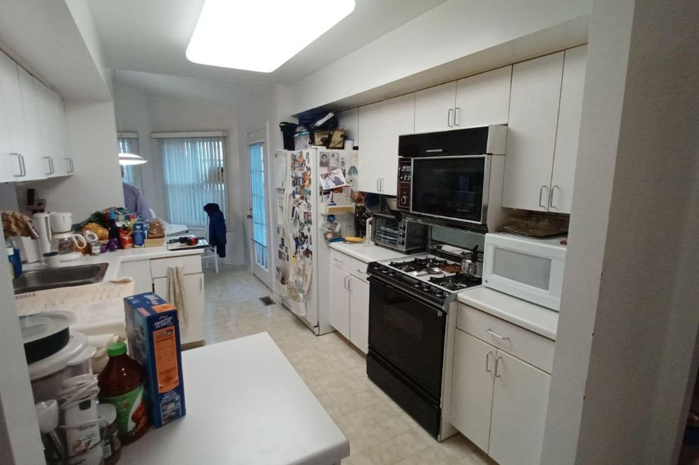 bright-white-kitchen-remodel-before-0010