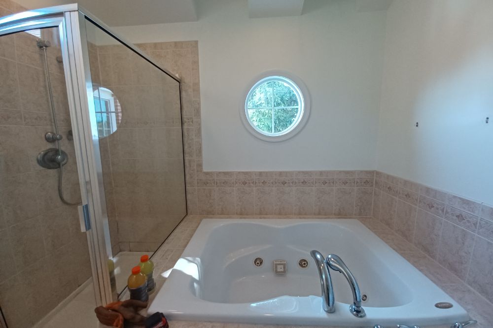 lavish-master-bath-bathroom-remodel-before-20210816_102445